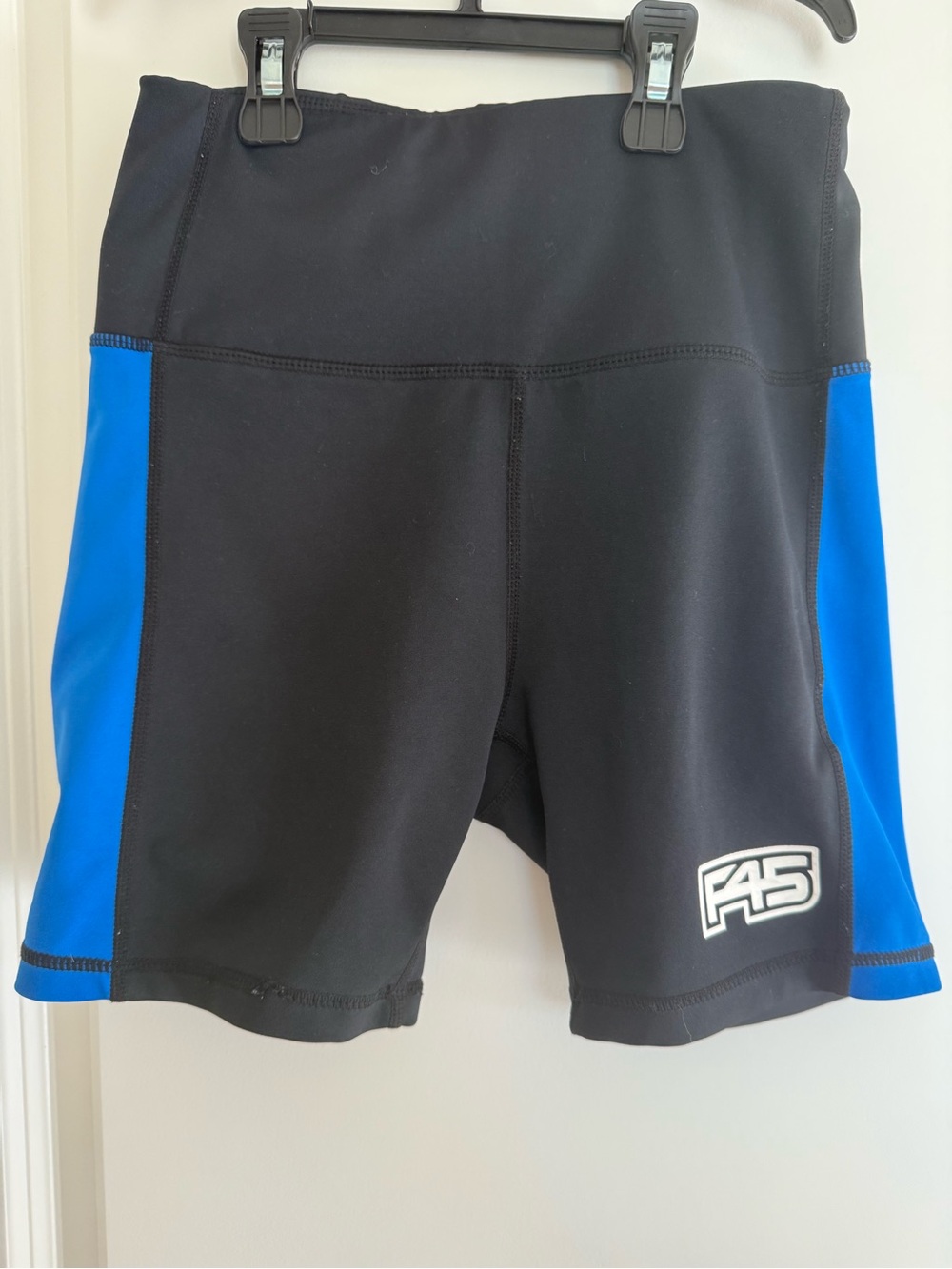 F45 Training Functional Forty Five Coach Athletic Biker Shorts Size XS